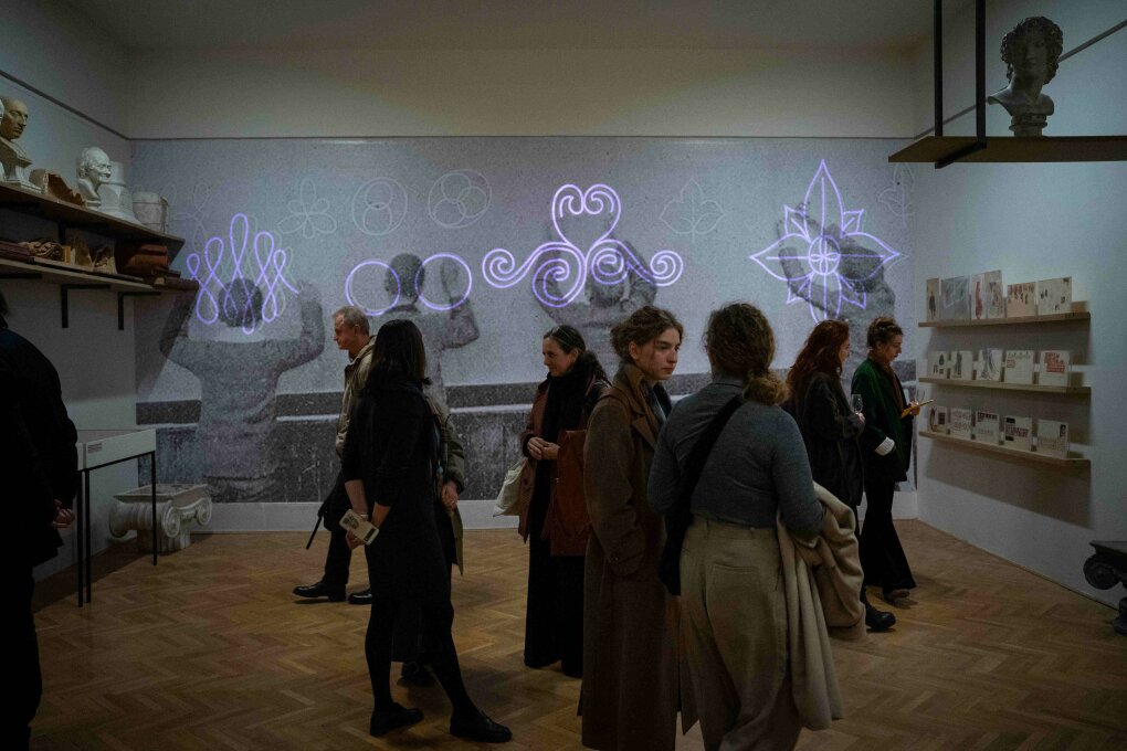 Hlavou a&nbsp;rukama. Škola uměleckých řemesel v&nbsp;Brně 1924–2024